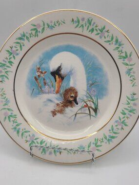 1975 Classic Avon Decorative Swan & Baby Plate – Floral Border – Gold Trim